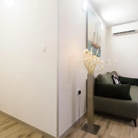 Apartment Split Apartment