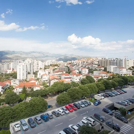 Split Apartment Split