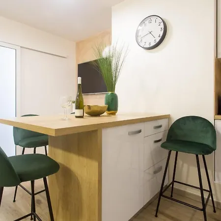 Apartment Split Apartment *