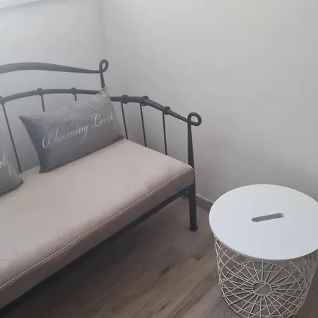 Split Apartment Apartment *