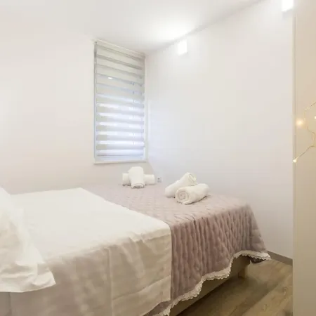 Split Apartment Split