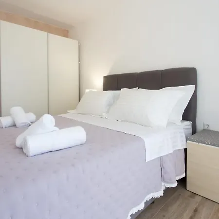 Split Apartment Apartment