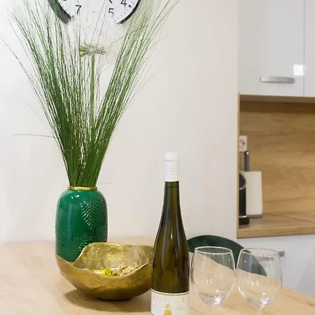 Split Apartment Apartment *
